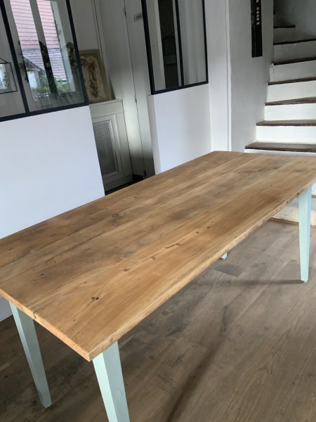 Table piétement vert 