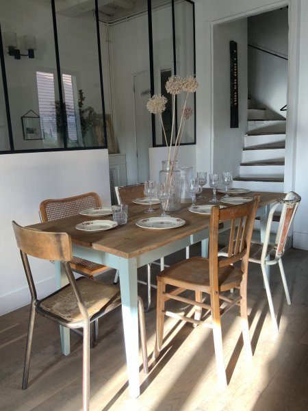 Table piétement vert 