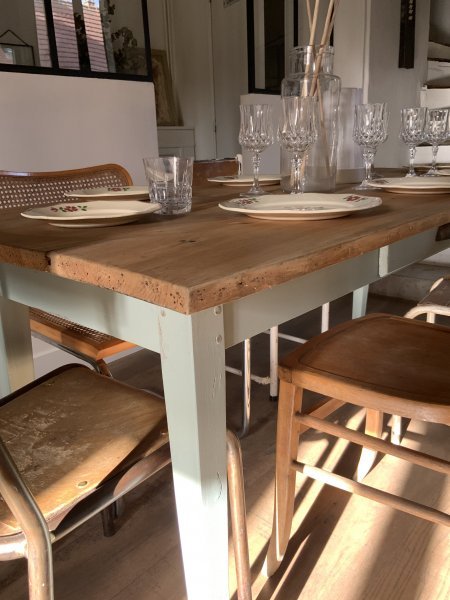 Table piétement vert 